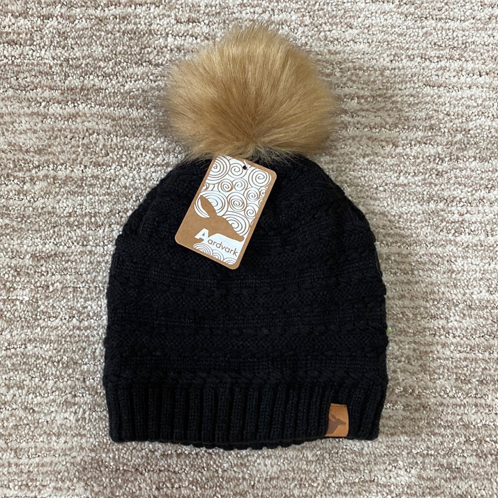 Black aardvark kids beanie/toque/hat with faux fur pom and fleece lining. NWT.